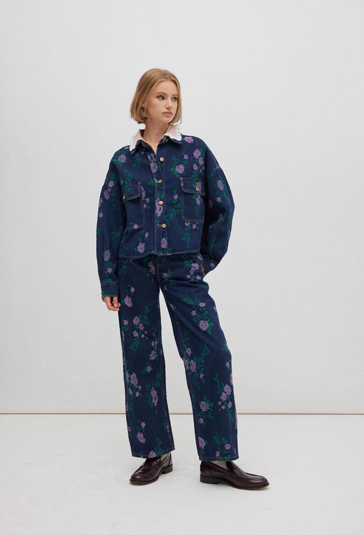 Pantalone in Denim Jacquard a Fiori